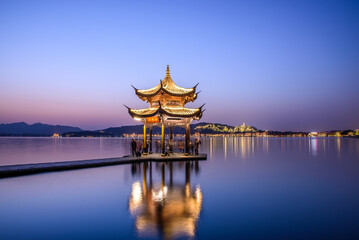 Obraz premium Night View of Jixian Pavilion at West Lake Scenic Area, Hangzhou, Zhejiang, China