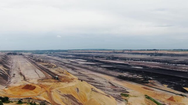 Drohnenaufstieg &uuml;ber dem Tagebau L&uuml;tzerath