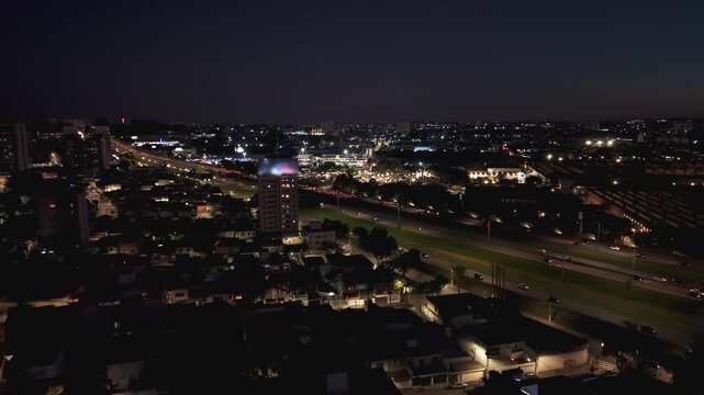 Night view of the neighborhood heading towards the Anchieta Highway in the city of S&atilde;o Bernardo do Campo.