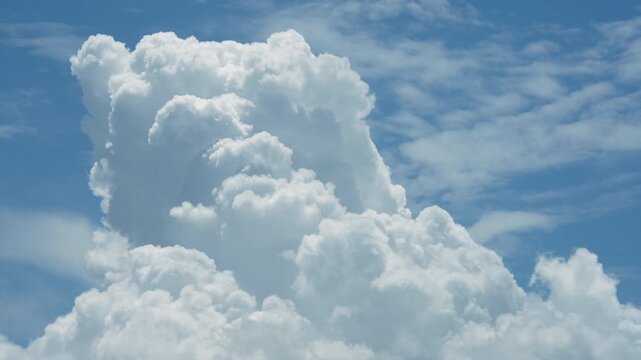 cumulonimbus cloud timelapse (how this towering cumulus builds up so fast in a time-lapse)