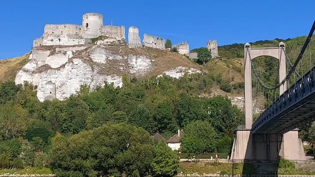 Ch&acirc;teaux Gaillard - Les And&eacute;lys - Vue avec la Seine au premier plan - Eure - Normandie