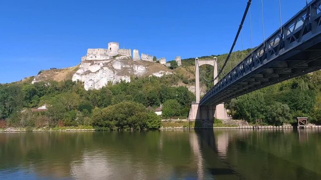 Ch&acirc;teaux Gaillard - Les And&eacute;lys - Vue avec la Seine au premier plan - Eure - Normandie