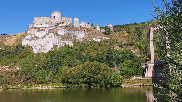 Ch&acirc;teaux Gaillard - Les And&eacute;lys - Vue avec la Seine au premier plan - Eure - Normandie