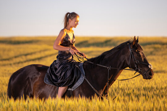 Beautiful woman wtih horse in coutriside