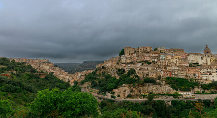 Fototapeta premium Panoramic view of an ancient Italian hilltop town under a cloudy sky