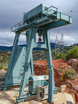 A crane on rails used to lift and lower the gates at the Flaming Gorge Dam in Utah, USA