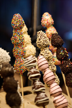 skewers with strawberrys in chocolate