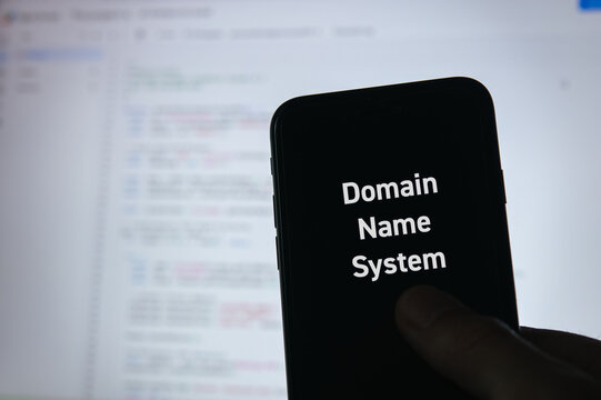 Understanding Domain Name System: Smartphone visualization of DNS network architecture &mdash; essential eye-catcher for web infrastructure articles