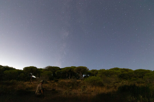 Que agustito se est&aacute; al fresquito en una noche de calor fotografiando las estrellas
