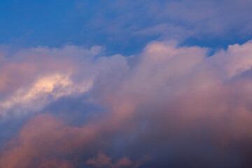 Obraz premium Dramatic Sunset Clouds Against Blue Sky