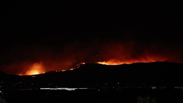 Fred Mtn fire time lapse Lemmon Valley Reno Nevada at night on august 9th 2026