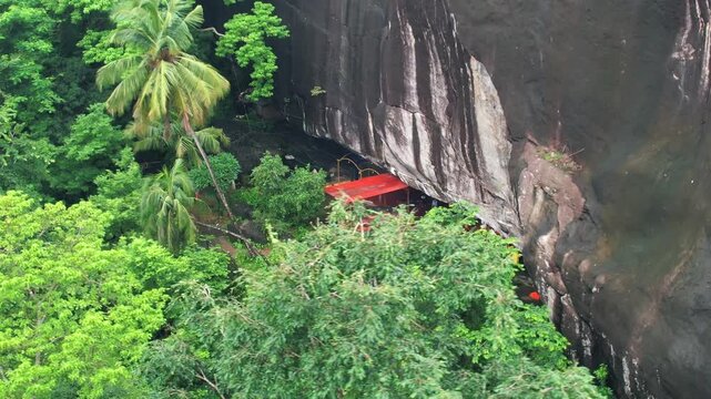 Monolithic Granite, Konaje Kallu, Temple
Its massive twin monolithic granite blocks, challenging vertical rock climbs, and panoramic views of the Kudremukh mountain ranges.