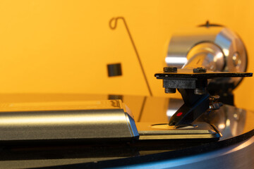 A close-up image showing a electronic stylus tracking force gauge. An electronic stylus force gauge is a small, digital pocket scale designed to measure the downward tracking weight of a turntable ton © alexander