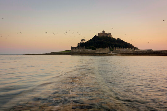 UK, England, Cornwall, tidal island St Michael's Mount at dusk