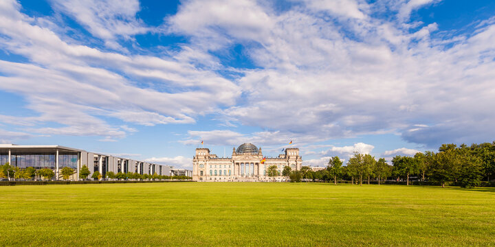 Germany, Berlin, Berlin-Tiergarten, view to Reichstag