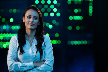 Obraz premium Confident woman standing in server room infrastructure
