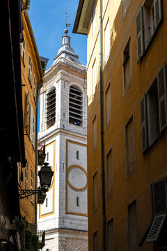 Glockenturm der Kathedrale Sainte-R&eacute;parate in Nizza