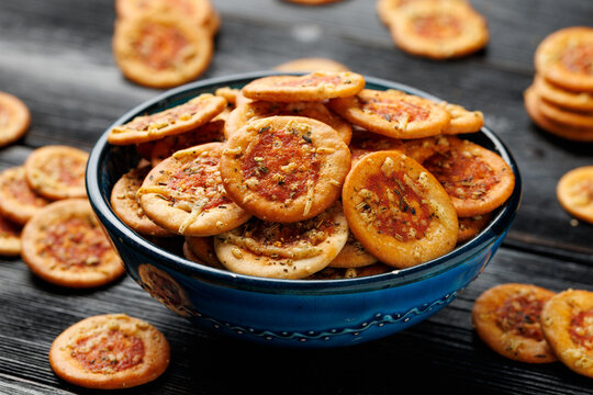 Mini Pizza Crackers with Tomato and Herbs