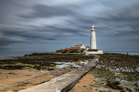 Wide shot of St Mary&rsquo;s Lighthouse near Newcastle