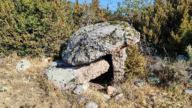 Dolmen de la Cabaneta del Moro, C&eacute;rvoles, Senterada, Pallars Juss&agrave;, Lleida