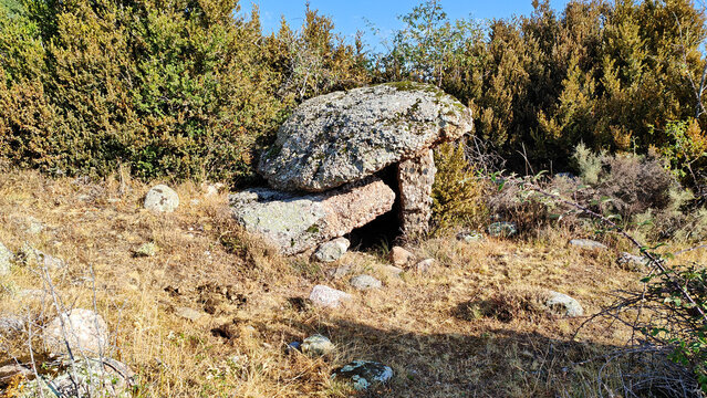 Dolmen de la Cabaneta del Moro, C&eacute;rvoles, Senterada, Pallars Juss&agrave;, Lleida