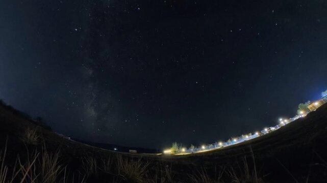 Star Trails and Milky Way &ndash; Night Sky Timelapse (14s)