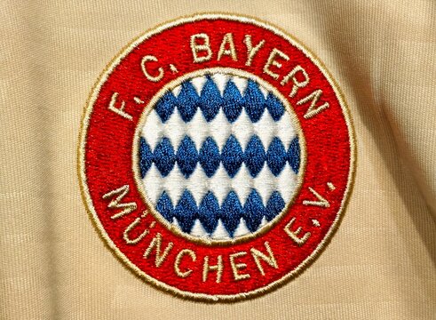Photo of the embroidered emblem of FC Bayern Munich on the 2024&ndash;2025 third kit. Fu&szlig;ball-Club Bayern M&uuml;nchen e. V. is a professional sports club based in Munich, Germany.
