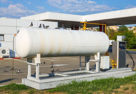 Image of a propane gas tank in a petrol station