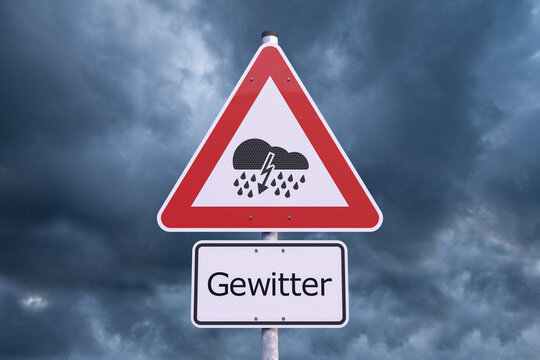 3d Illustation - Verkehrsschild - Achtung - Gewitter - Himmel - Wolken