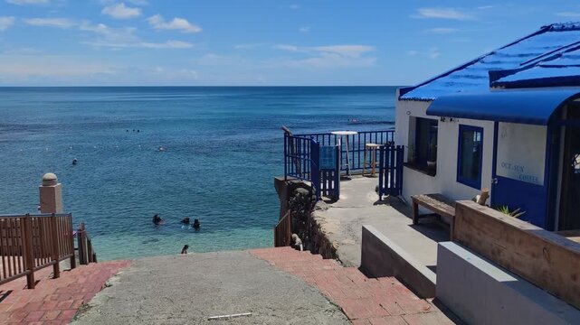 The beautiful scenery of Wanlitong Fishing Port, the mountains and sea of ​​Pingtung County, Taiwan