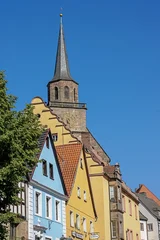 kulmbach, deutschland - bunte häuser und turm der petrikirche © ArTo