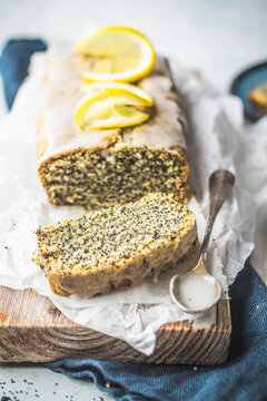Lemon poppy seed cake