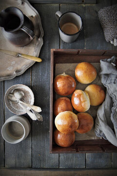 Sweet buns (milk rolls)