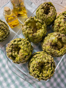 Artichokes and aromatic oils