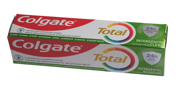 Colgate Total Interdentalreinigung Zahnpasta Packung, 24h Bakterienschutz f&uuml;r den gesamten Mund, isoliert im PNG Format mit freigestelltem Hintergrund, Z&uuml;rich 10.8.2026