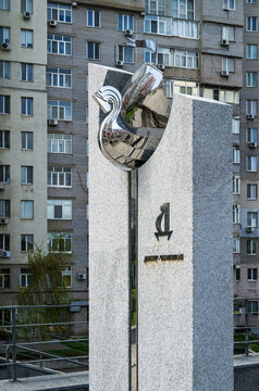 New monument to Dnipro-Champion on Kucherevsky Boulevard