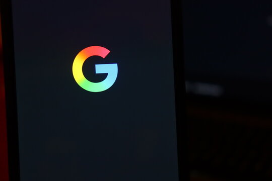 The Google Search app is a powerful mobile digital application that provides rapid access to global internet information. This essential tool features voice search and smart discovery.