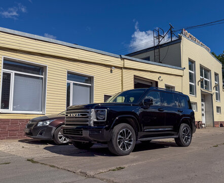 Black Haval H9 luxury off-road SUV wrapped in clear polyurethane anti-gravel film for paint protection, parked outdoors. Chinese premium 4x4 vehicle with glossy protective PPF wrap against chips. 