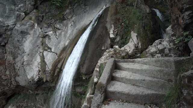 Risleten Wasserfall Risletenschlucht mit Treppe Nidwalden Schweiz - Sehensw&uuml;rdigkeiten Schweiz