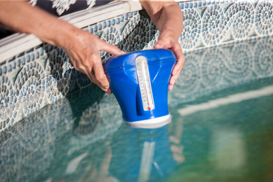 measuring pool water temperaure