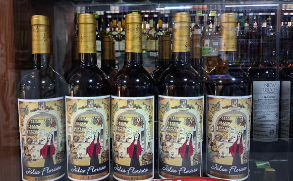  vinho portugu&ecirc;s tinto J&uacute;lia Florista, produzido pela vin&iacute;cola Vidigal Wines na regi&atilde;o de Lisboa.&Eacute; um vinho de mesa, geralmente composto por um blend das uvas Aragon&ecirc;s, Castel&atilde;o e Trincadeira.