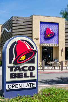 Facade front view of a Taco Bell Restaurant in Northern California	
