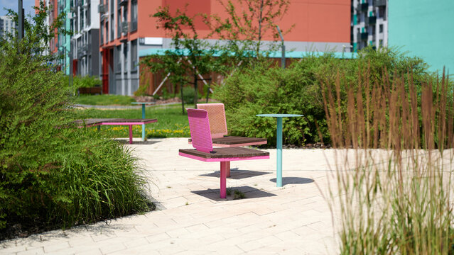 Modern outdoor relaxation area with colorful seats in a residential apartment complex yard