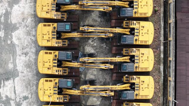 Excavator sales or rental places, many excavators are parked in a row to be shown off