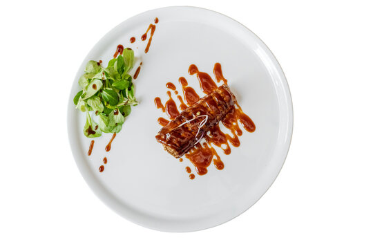 Roasted meat strip with sauce and fresh green salad
