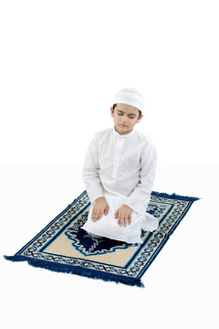 Muslim boy praying 