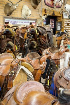 magasin de mat&eacute;riel d&rsquo;&eacute;quitation : selle pour cheval