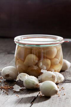 Fresh and pickled silverskin onions