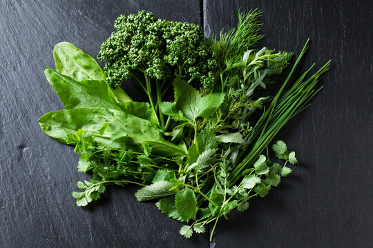 Ingredients of Frankfurt green sauce