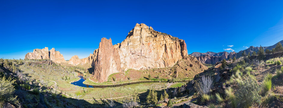 USA, Oregon, Deschutes County, Smith Rock State Park at Crooked River, Smith Rock